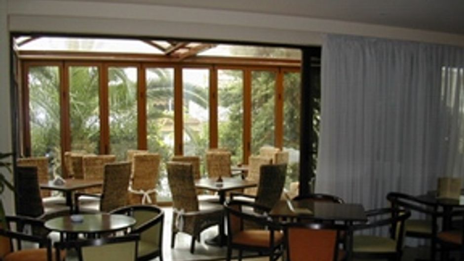 Chris Hotel Restaurant