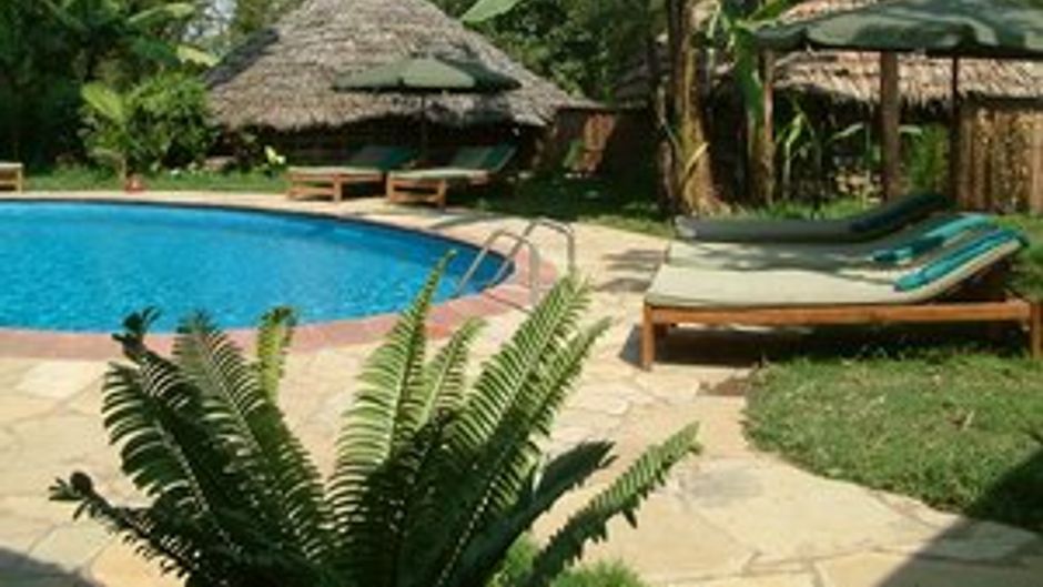 L'Oasis Lodge and Annexe Pool