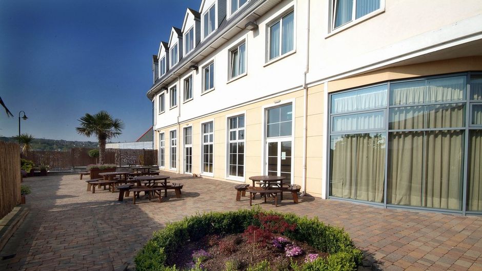The Carrigaline Court Hotel Exterior