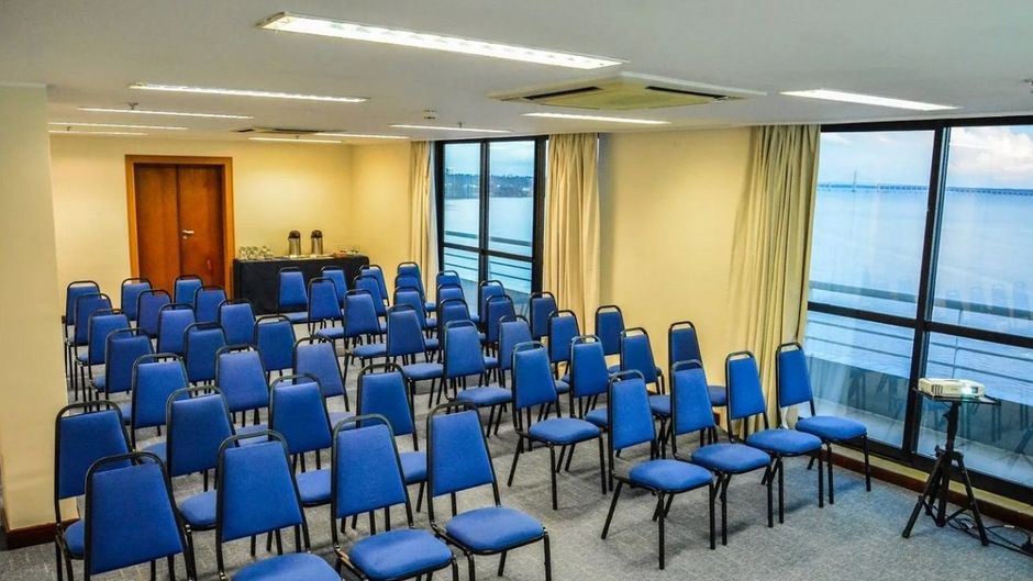 Tropical Executive Hotel Meeting