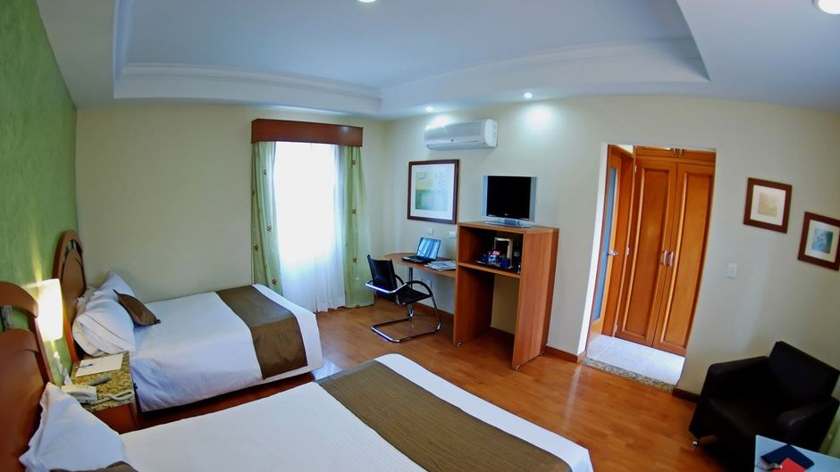 Aurea Hotel and Suites Room