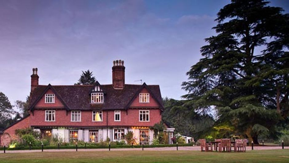 Ravenwood Hall Hotel Exterior