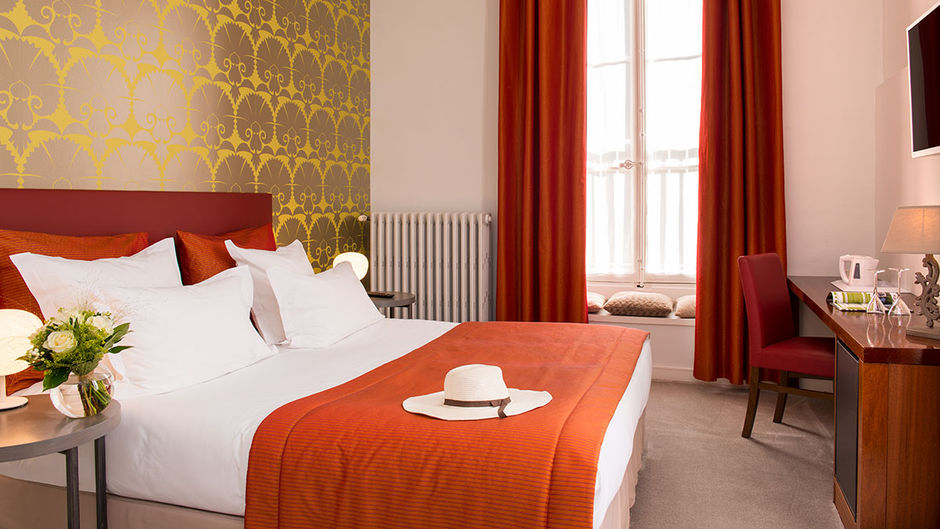 Hotel LeMans Country Club Room