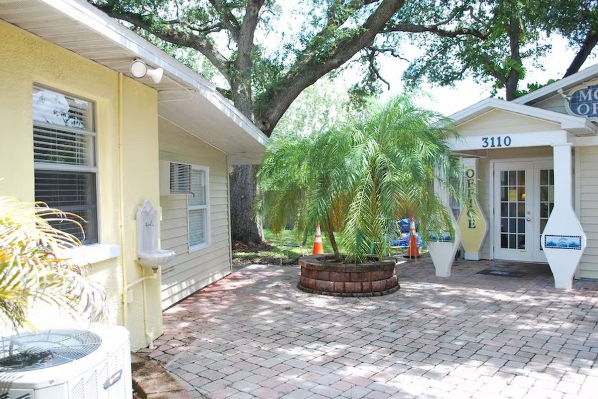 Marbay Suites Images & Videos Tourist Class Safety Harbor, FL Hotels