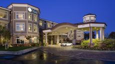 West Inn & Suites