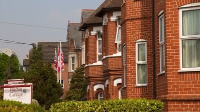 Walton Cottage Hotel & Suites