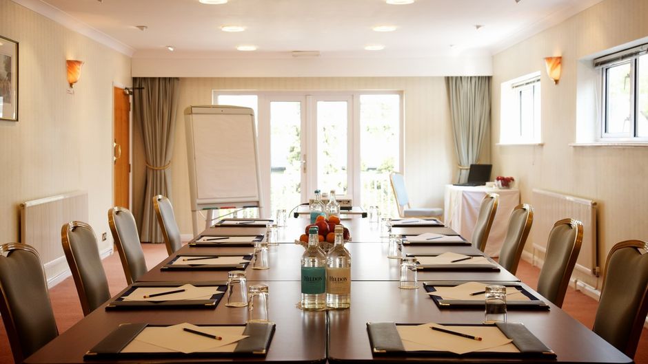 Walton Cottage Hotel & Suites Meeting