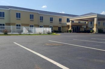 The Rutledge Inn & Suites