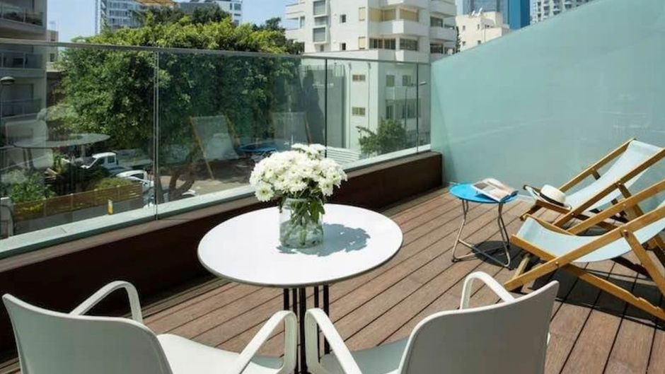BY14 TLV Hotel Exterior