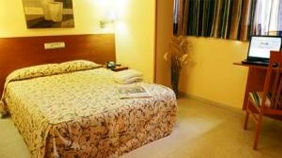 Hotel Ciutat de Sant Adria Room
