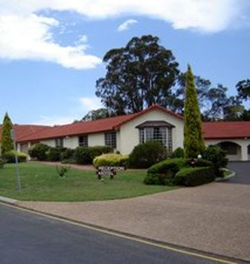McNevins Warwick Motel