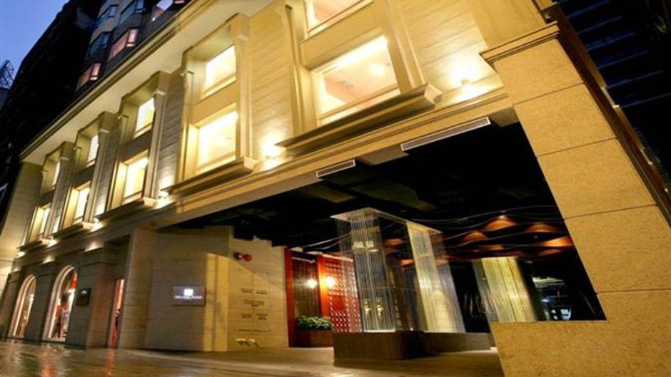 The Luxe Manor Exterior