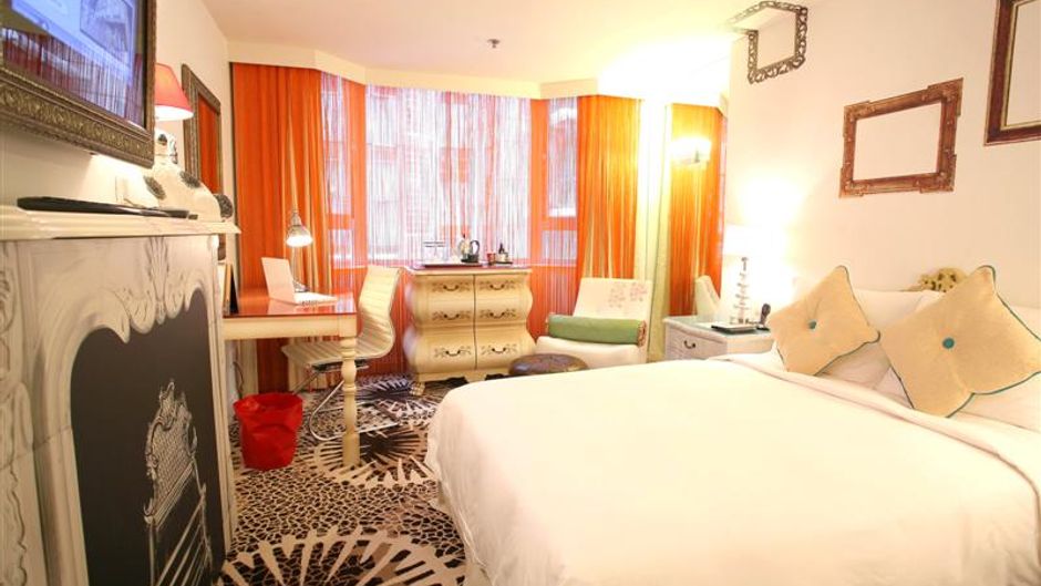 The Luxe Manor Room