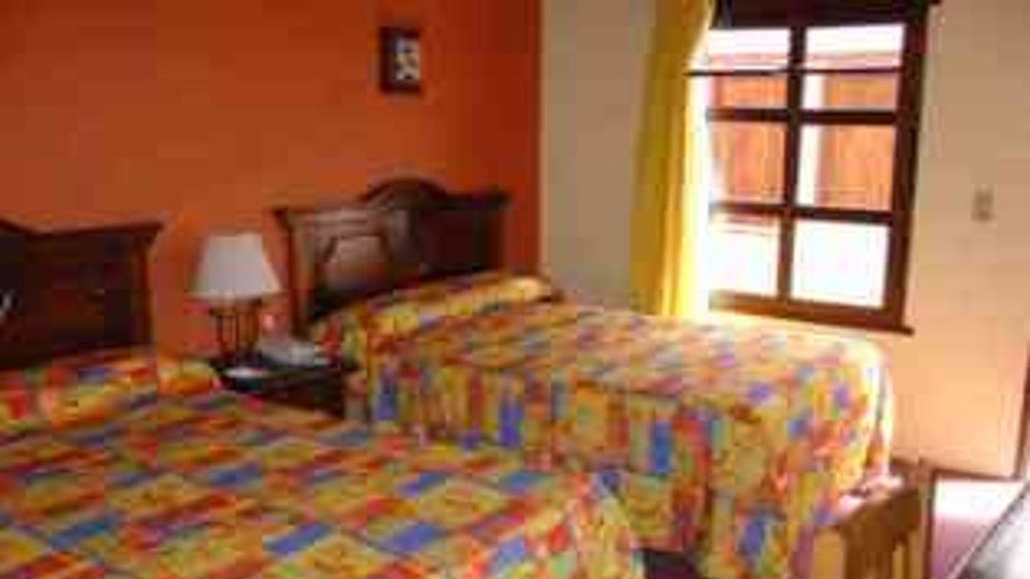 Plaza Magnolias Hotel Room