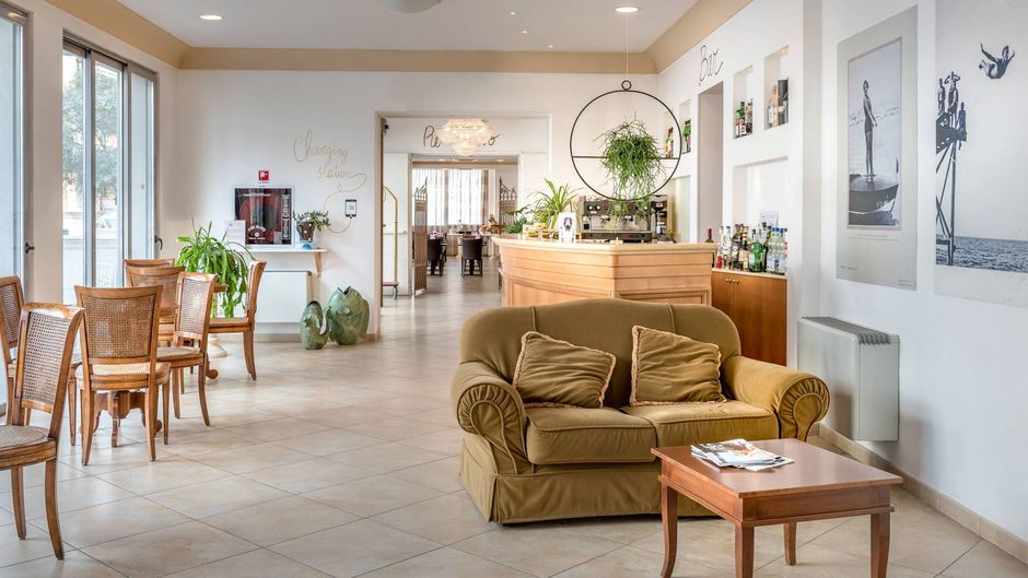 Sovrana Hotel Lobby