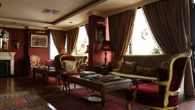 Gondola Hotel and Suites