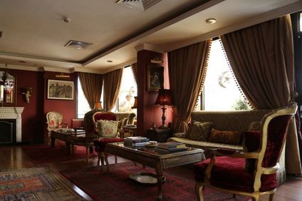 Gondola Hotel and Suites