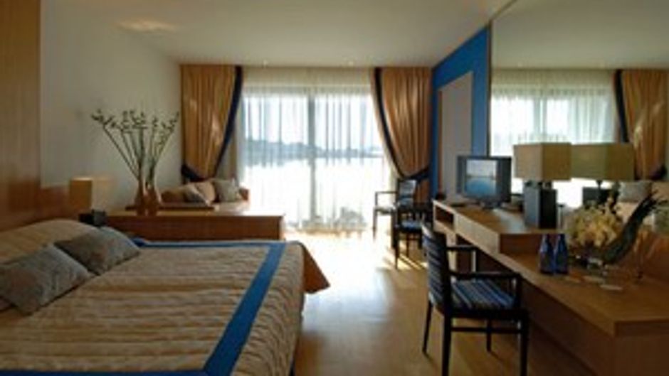 Atlantica Kalliston Resort Suite