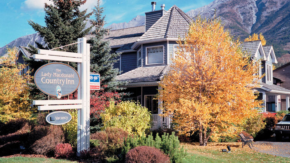 Lady Macdonald Country Inn Exterior