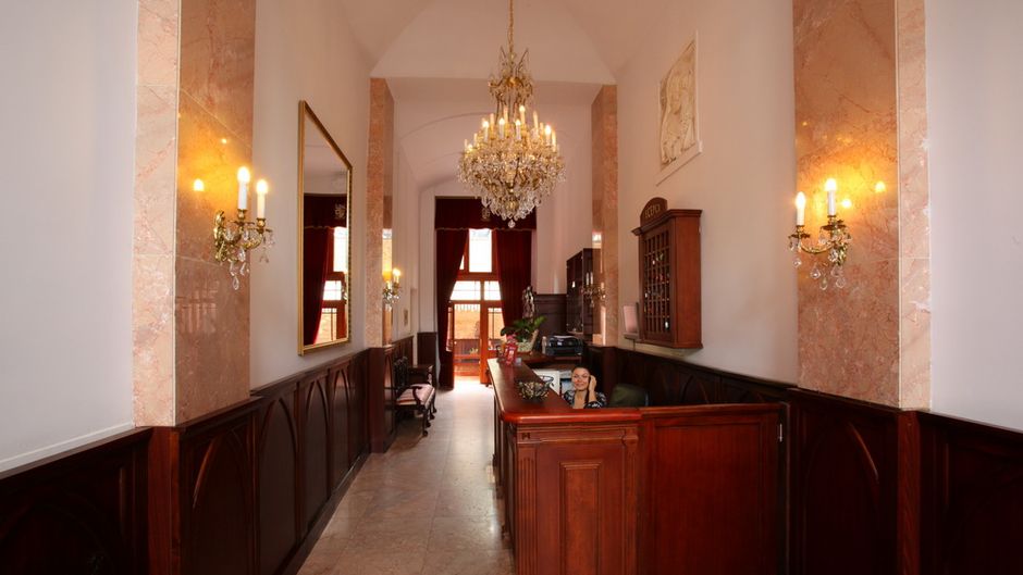 King Charles Boutique Hotel Residence Lobby