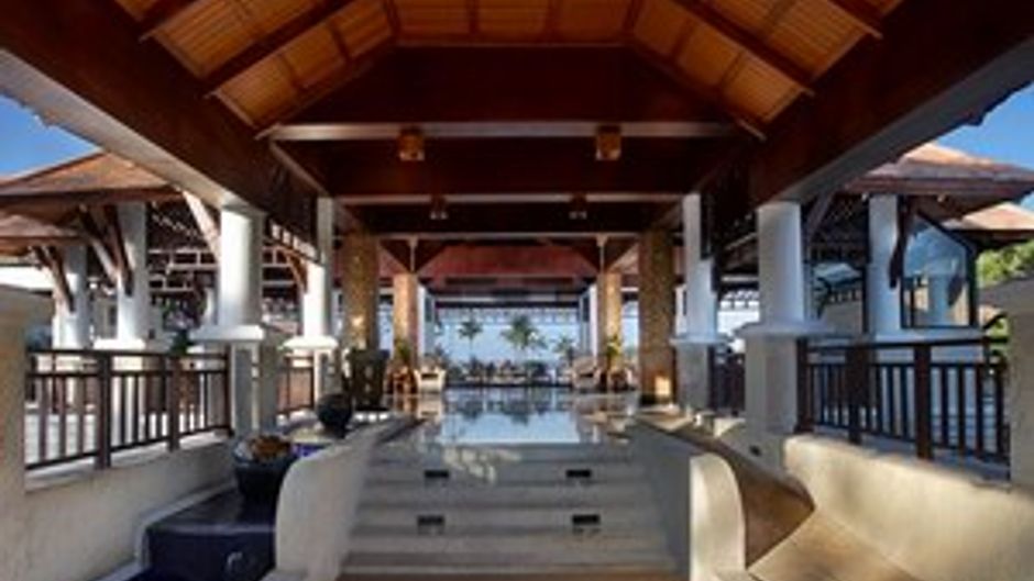 Rawi Warin Resort & Spa Lobby