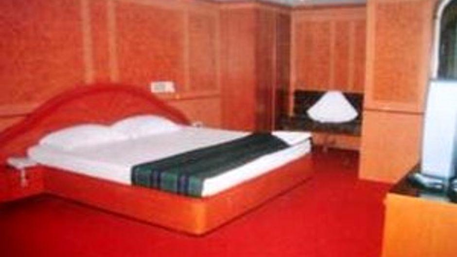 Raj Residency Hotel Suite