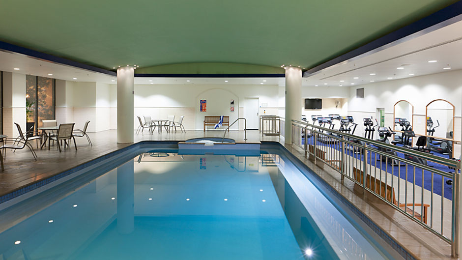 Pullman Melbourne Albert Park Pool