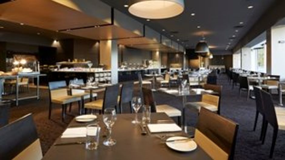 Pullman Melbourne Albert Park Restaurant
