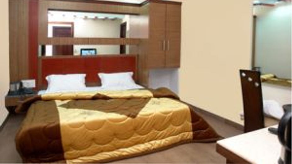 Hotel Raunak International Room
