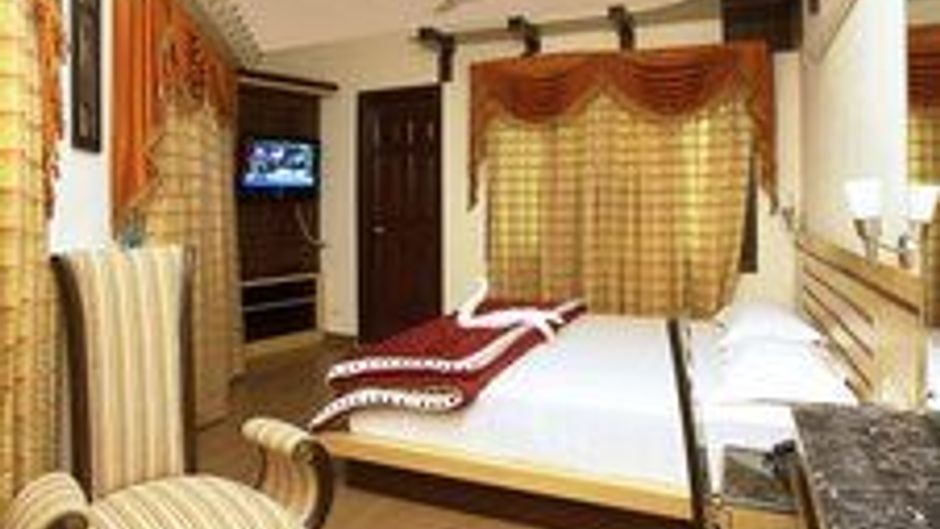 Hotel Raunak International Suite