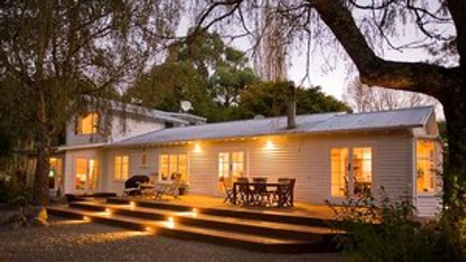 Eleven Owen River Lodge Exterior