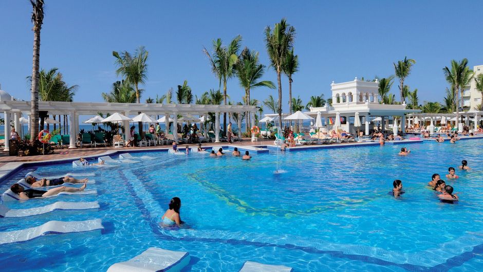 Hotel Riu Palace Pacifico Pool