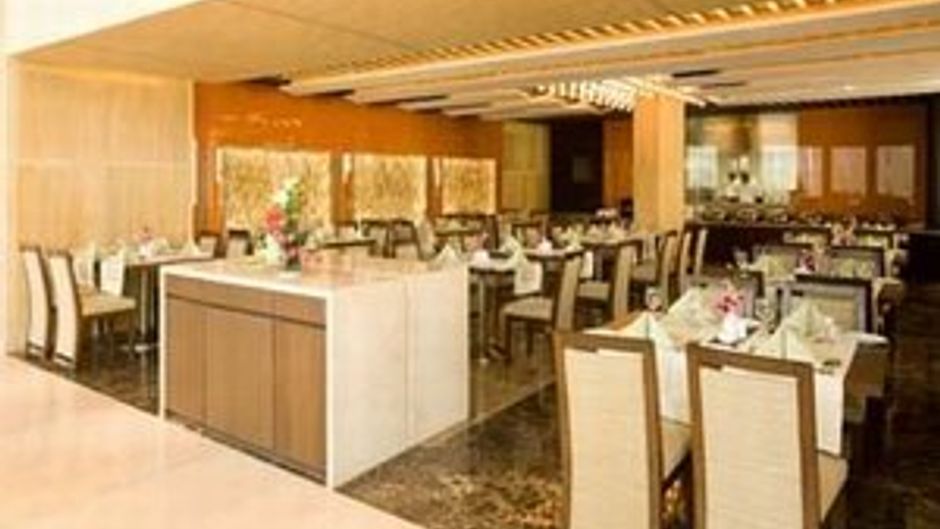 Ramada Powai Hotel & Convention Ctr Restaurant