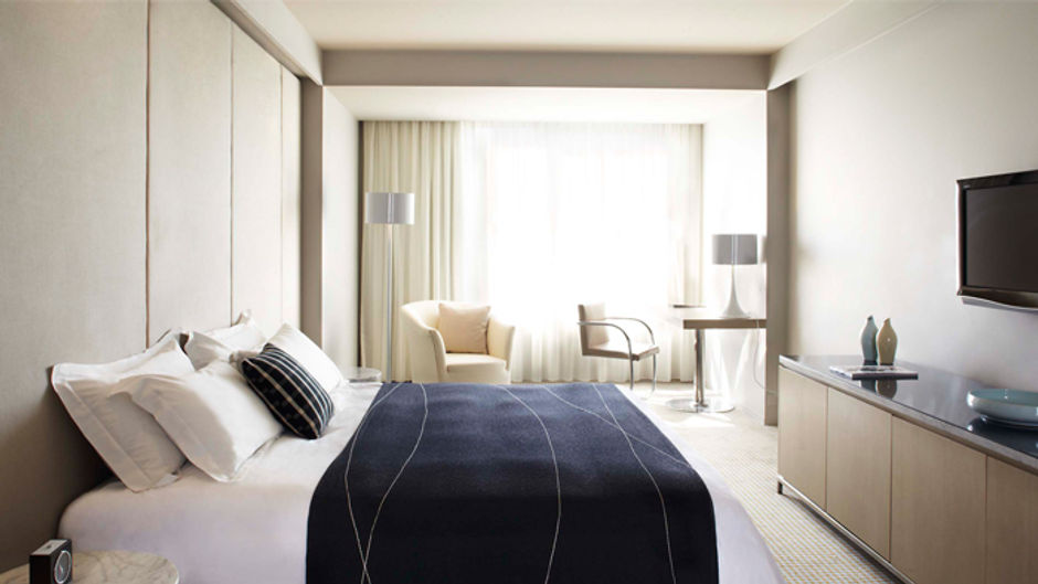 Hotel Realm Room