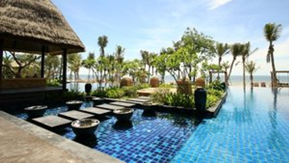 Moevenpick Asara Resort & Suite Pool