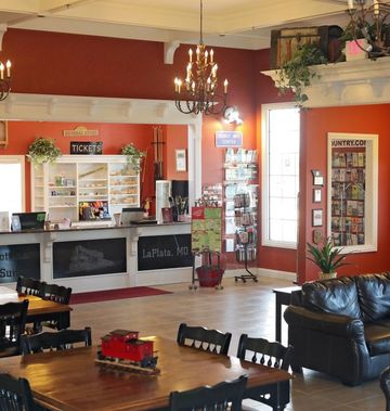 Depot Inn & Suites