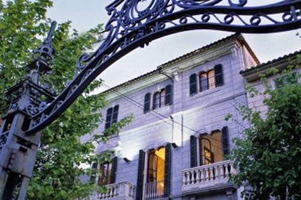 L'Avenida Hotel
