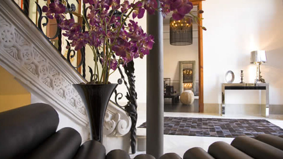 L'Avenida Hotel Lobby