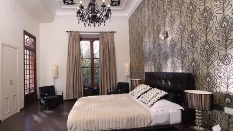 L'Avenida Hotel Room