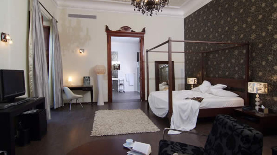 L'Avenida Hotel Suite