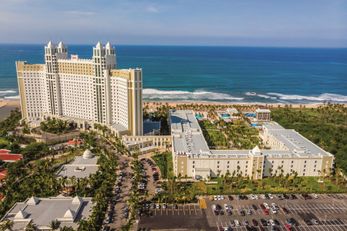Hotel Riu Emerald Bay