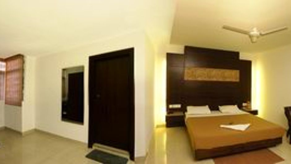 Hotel Grand Peepal Suite