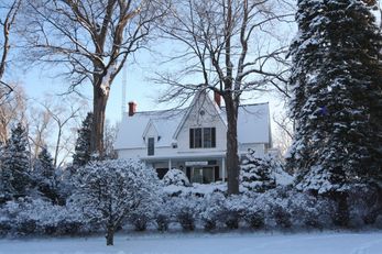 Eleven Gables Inn & Cottage