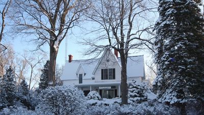 Eleven Gables Inn & Cottage