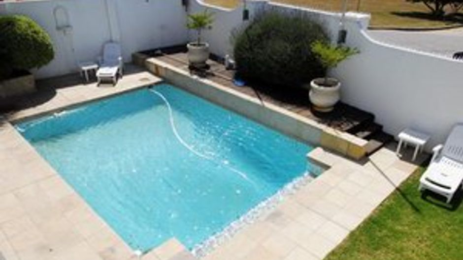 Bishops Inn Hotel Pool