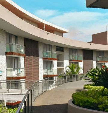 Country Hotel & Suites