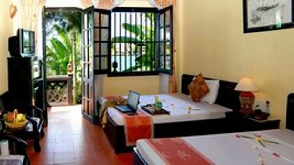 Pho Hoi Riverside Resort Room