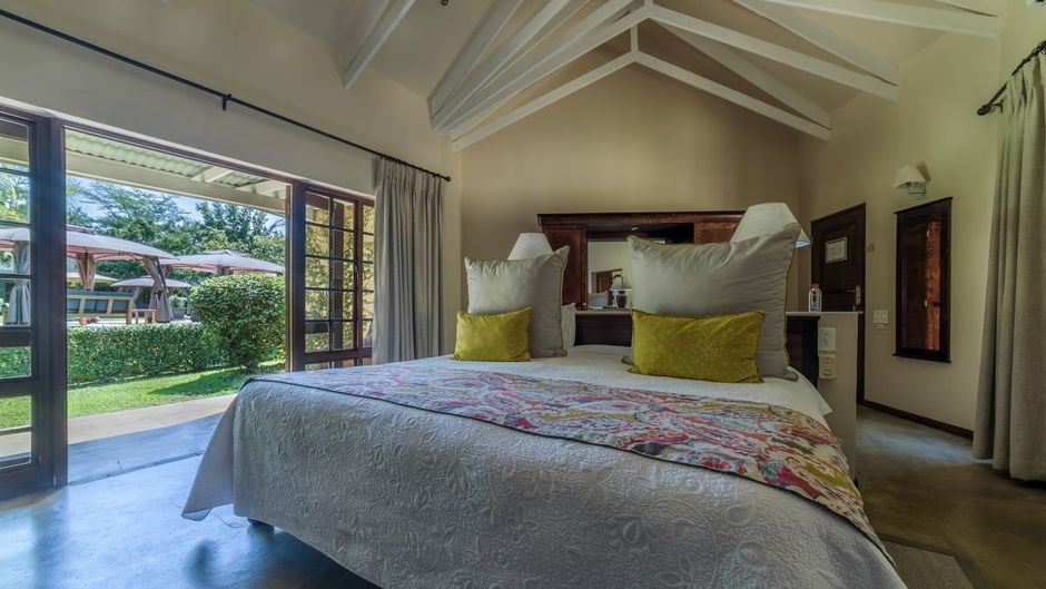 Perry's Bridge Hollow Boutique Hotel Room