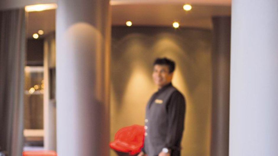 Standing Hotel Suites by Actisource Bar/Lounge