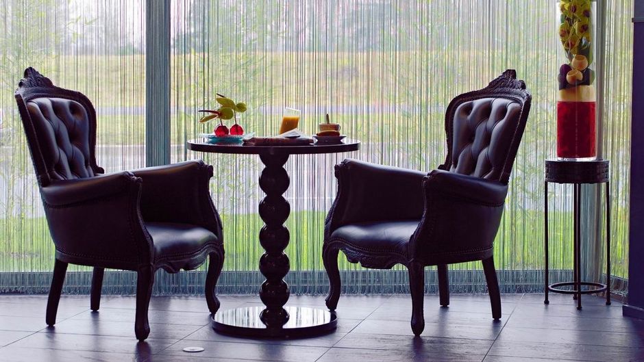 Standing Hotel Suites by Actisource Bar/Lounge